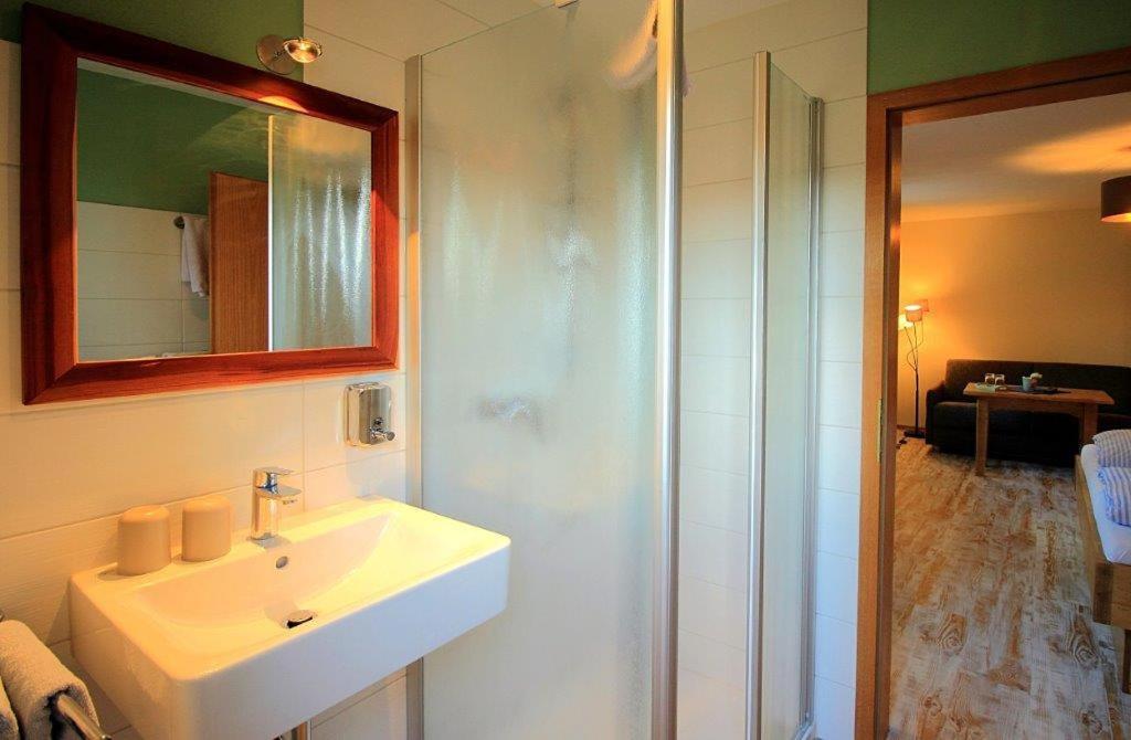Gaestehaus Alpin - Inkl. Chiemgau-Karte Bergen  Ngoại thất bức ảnh